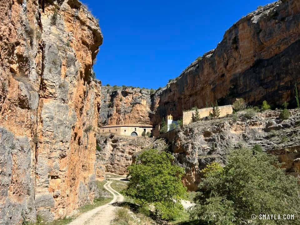 Une gorge de roche rouge