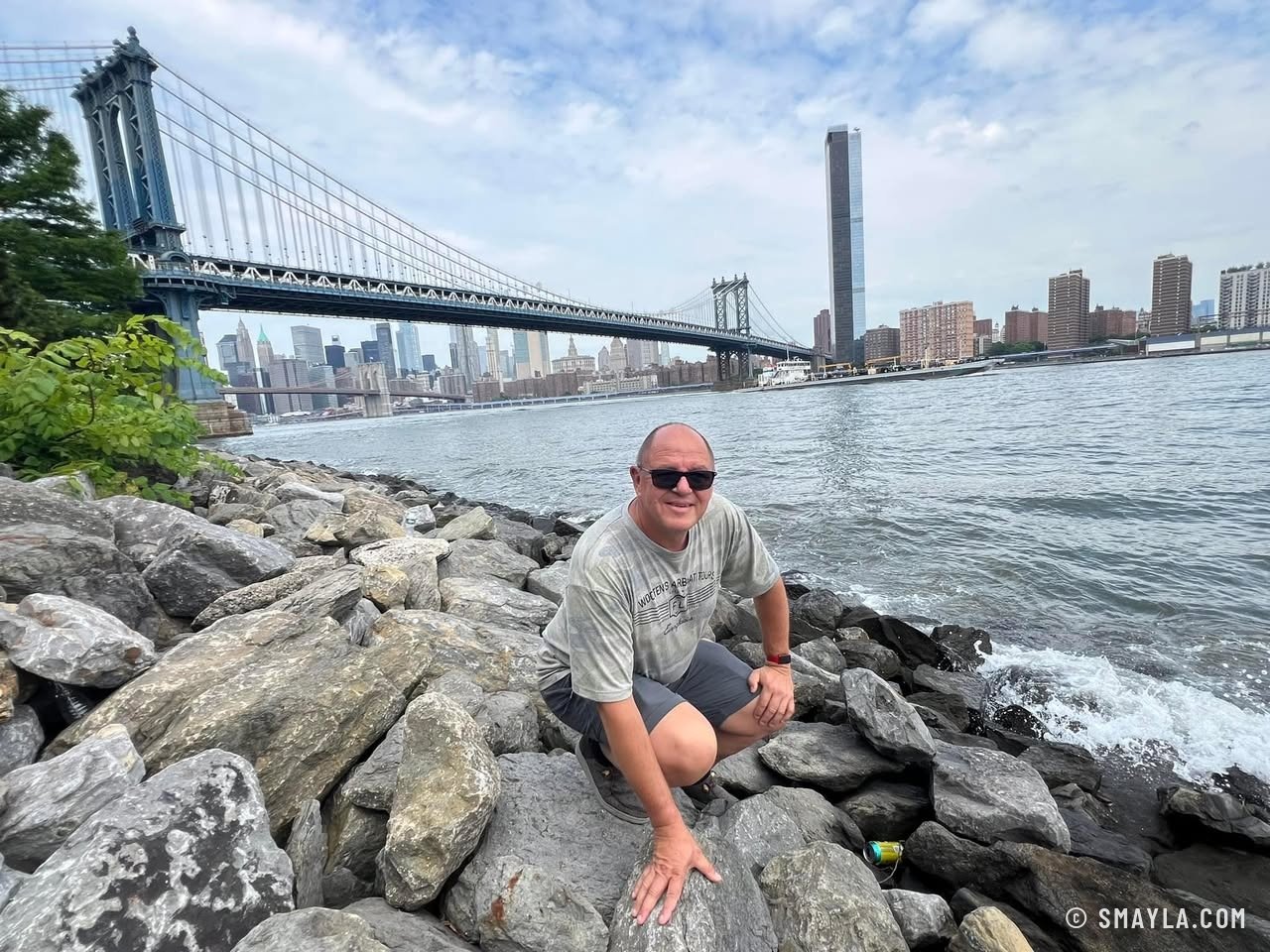 Christian face au Manhattan Bridge