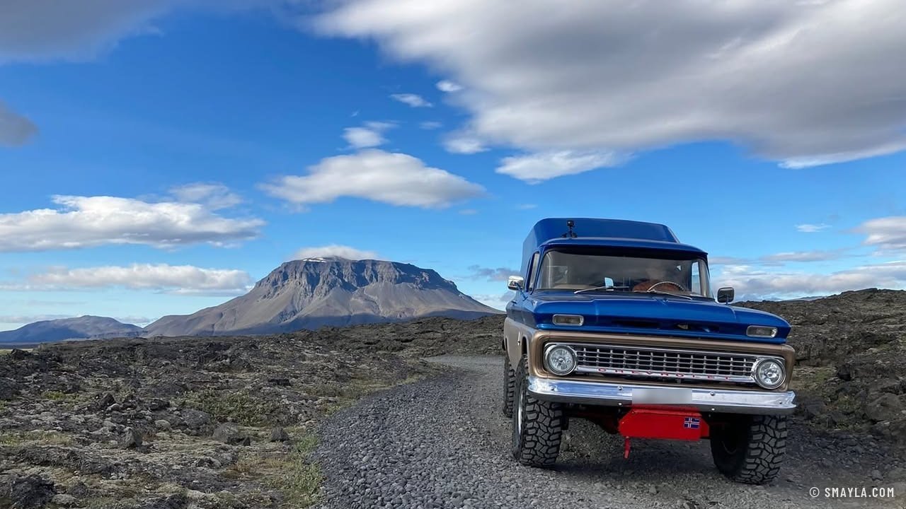 Le C30 devant une montagne tabulaire