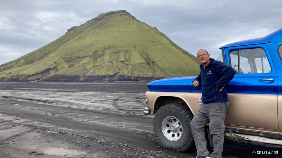 Le Chevrolet C30 devant le Mælifell, en Islande