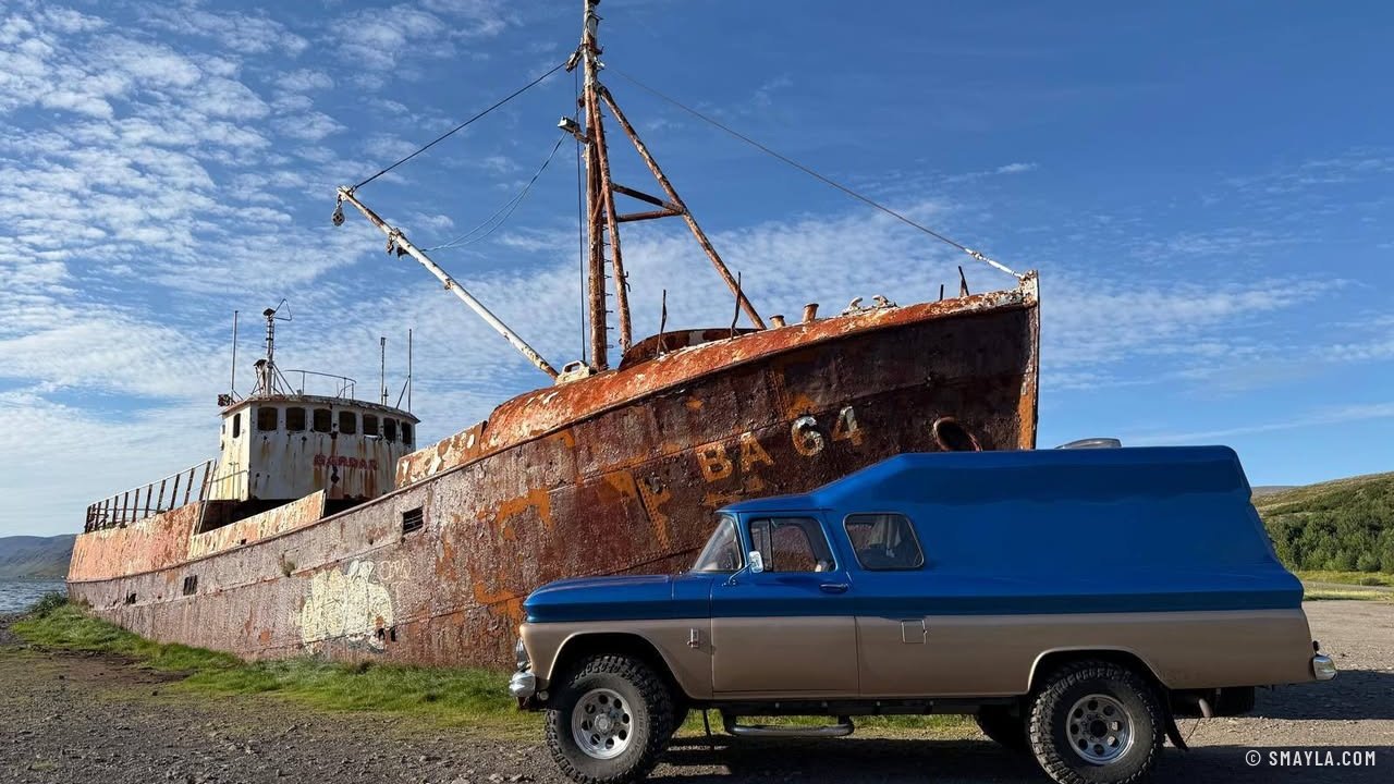Le C30 devant l'épave du Garðar BA 64