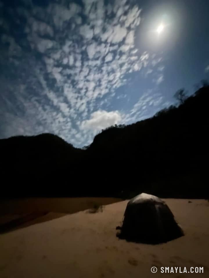 Nuit au bivouac, sous la lune