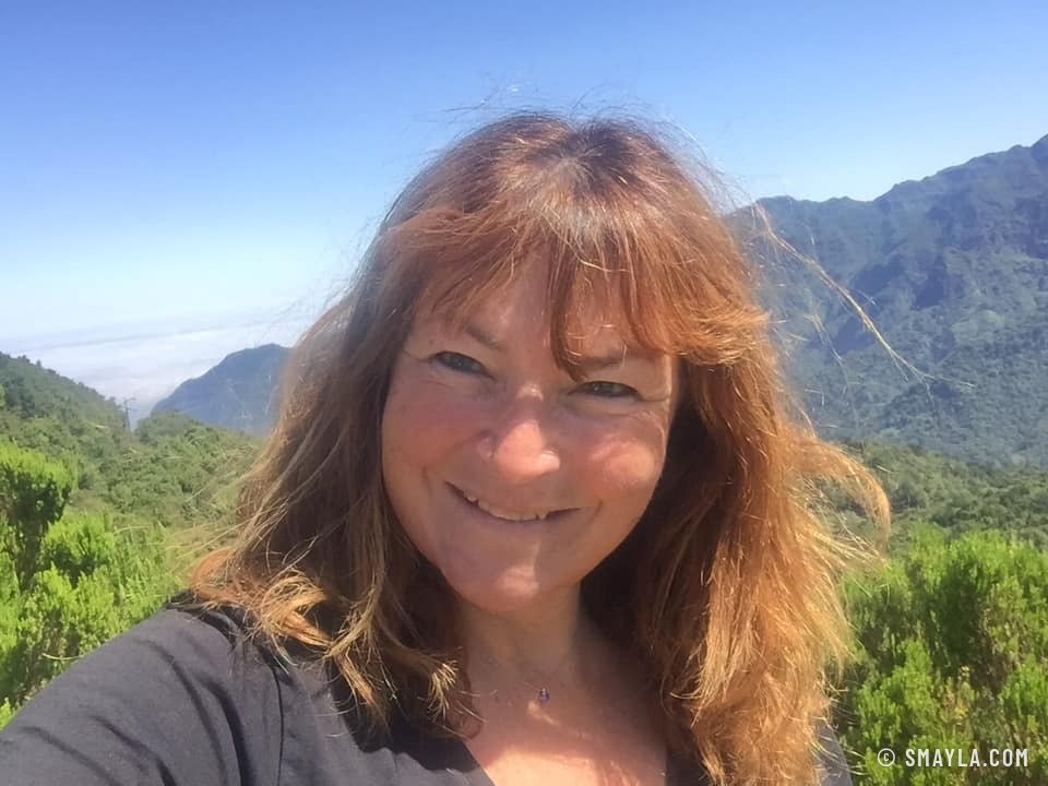 Emmanuelle face aux montagnes