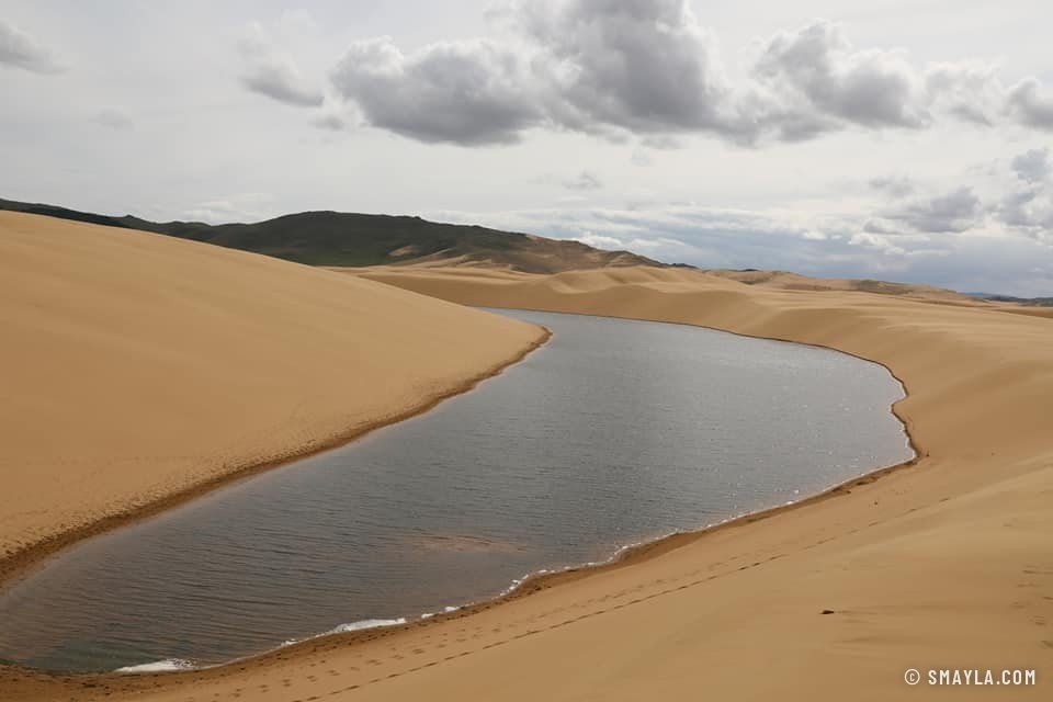 Un lac au creux des dunes