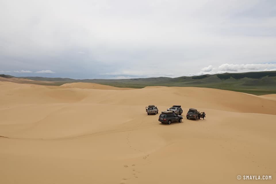 Le convoi dans le sable