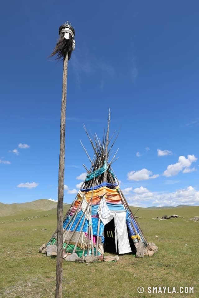 Un ovoo en forme de tipi
