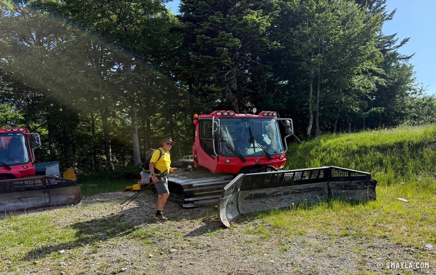 Christian and the snow groomers at Prat-Peyrot