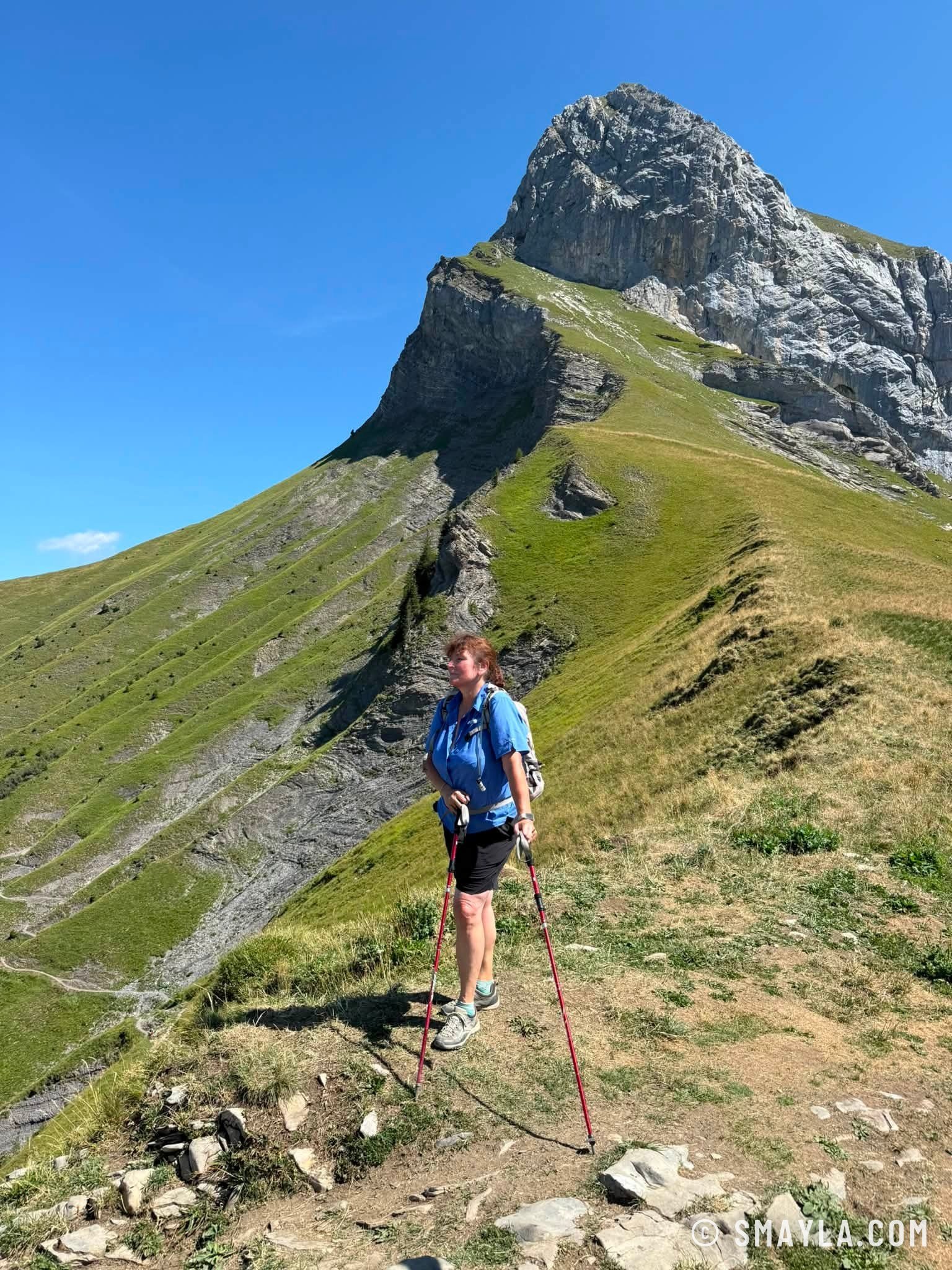 Halte sous l'aiguille rocheuse