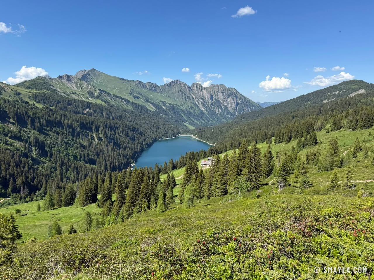Le lac d'Arnon dans son écrin