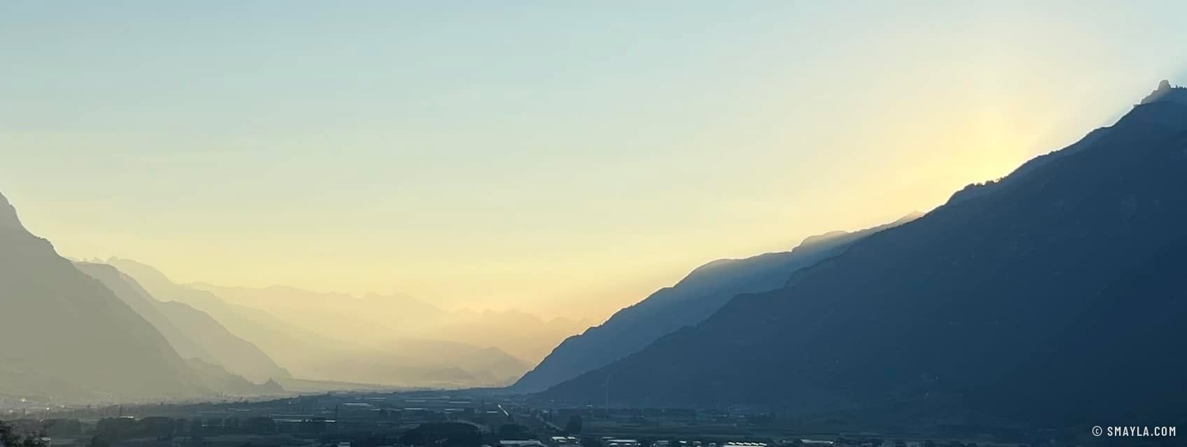 La vallée au lever du jour