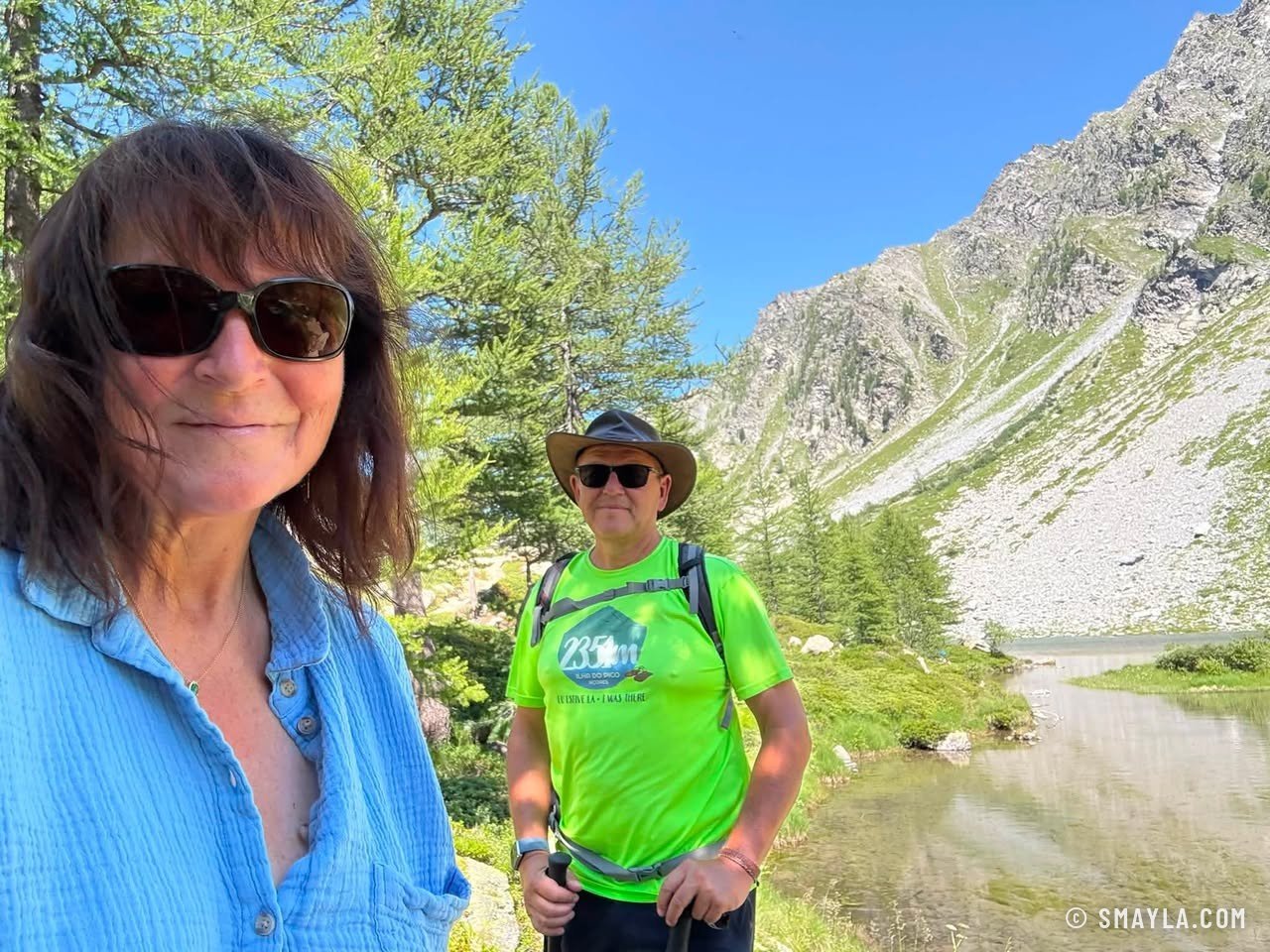 Emmanuelle et Christian au bord du lac