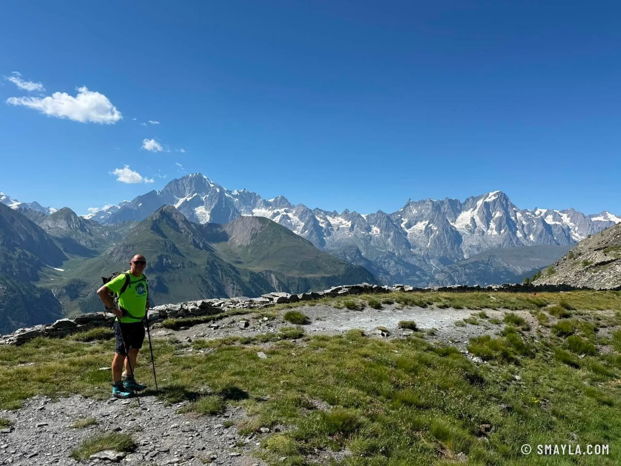 Christian face au Mont-Blanc et aux Grandes Jorasses