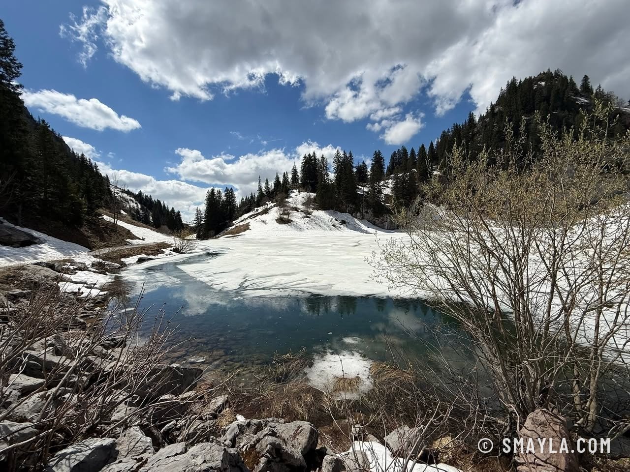 Lac d'Arvouin encore gelé