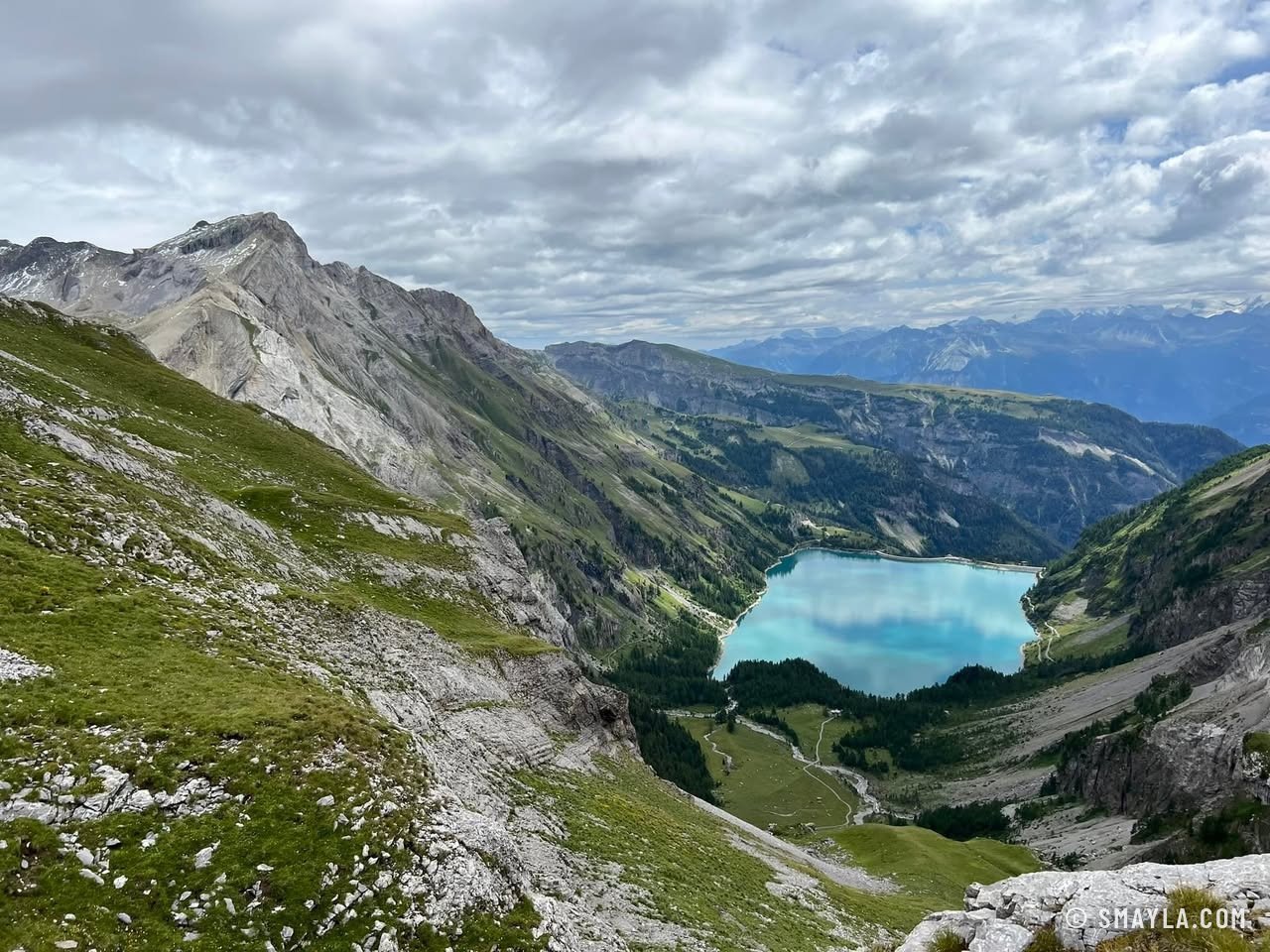 Le lac de Tseuzier en contrebas