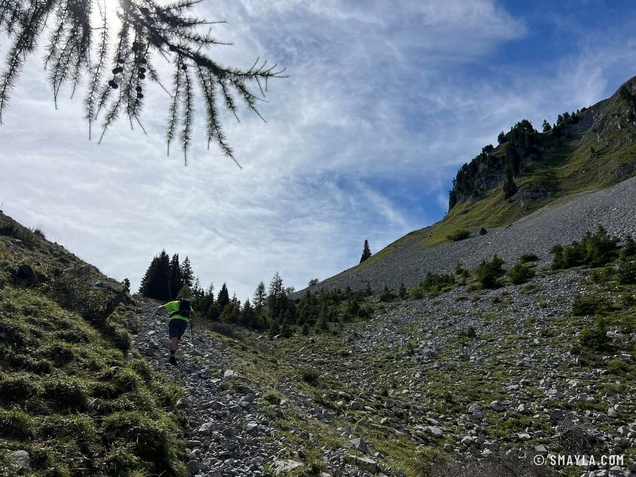 Pierrier sous les falaises