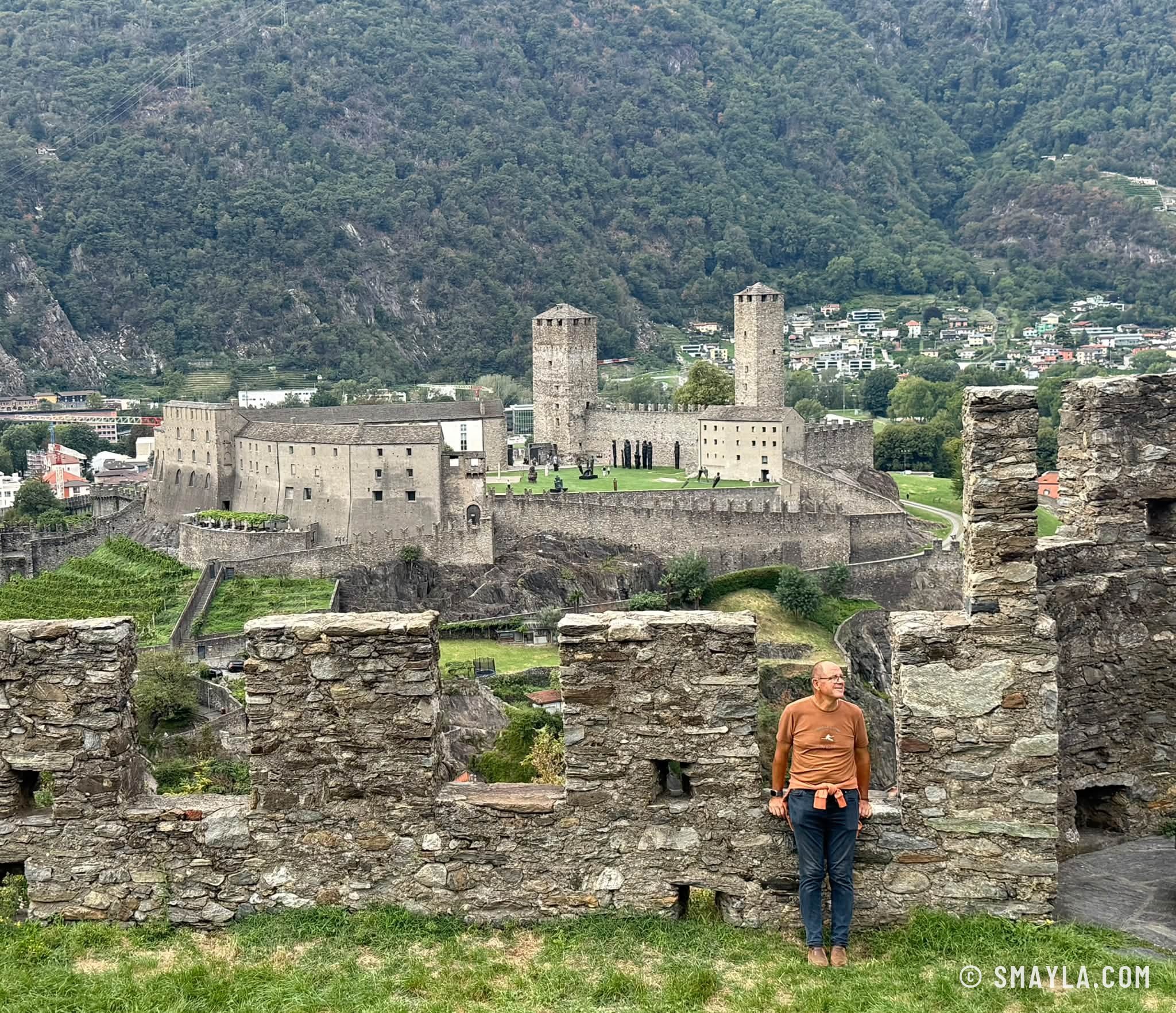 Castelgrande von den Mauern von Montebello