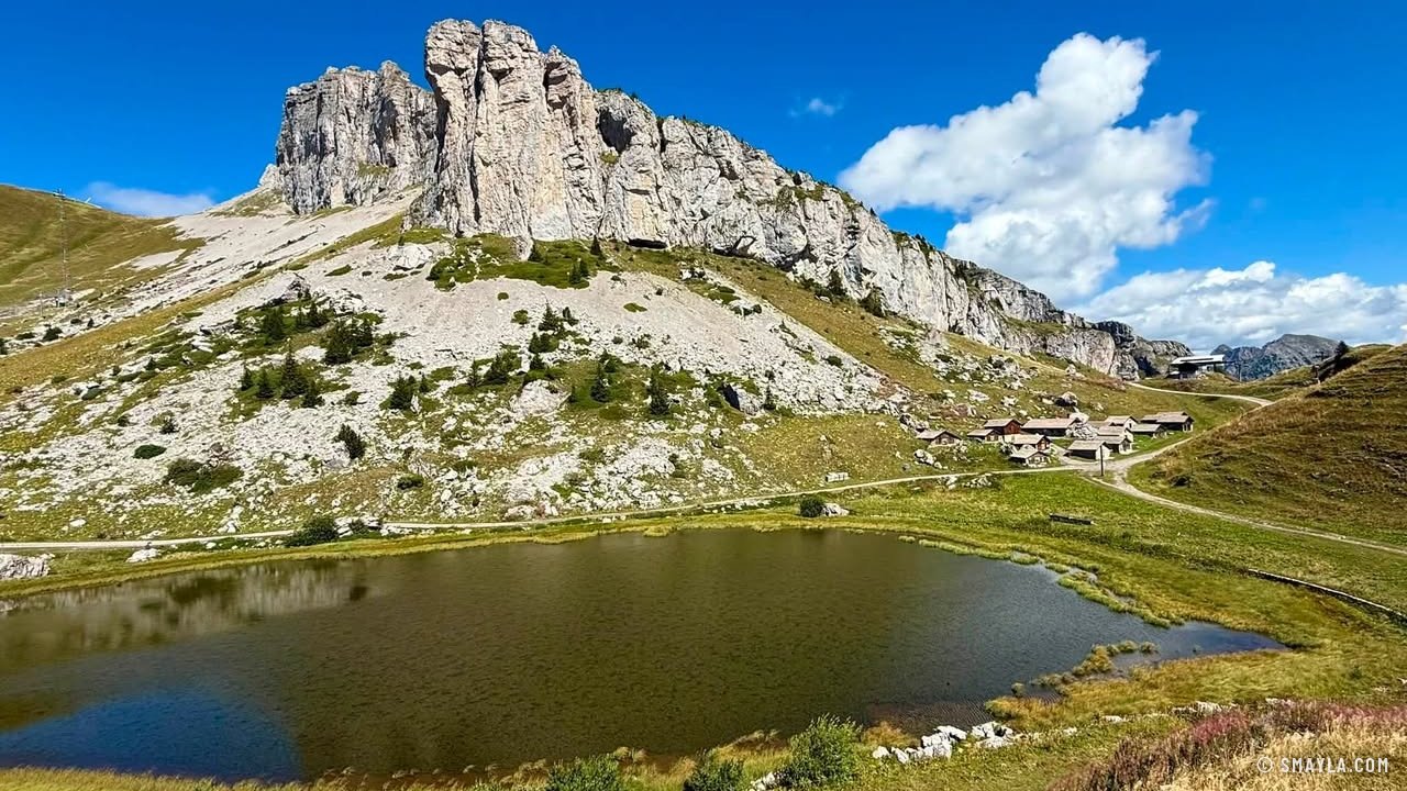 Lac au pied des Tours d'Aï