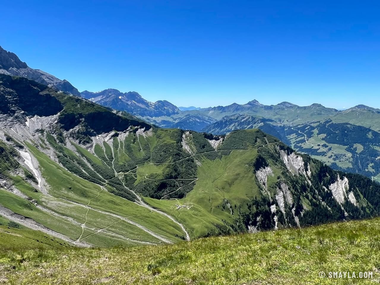 Vallons verts sous la crête