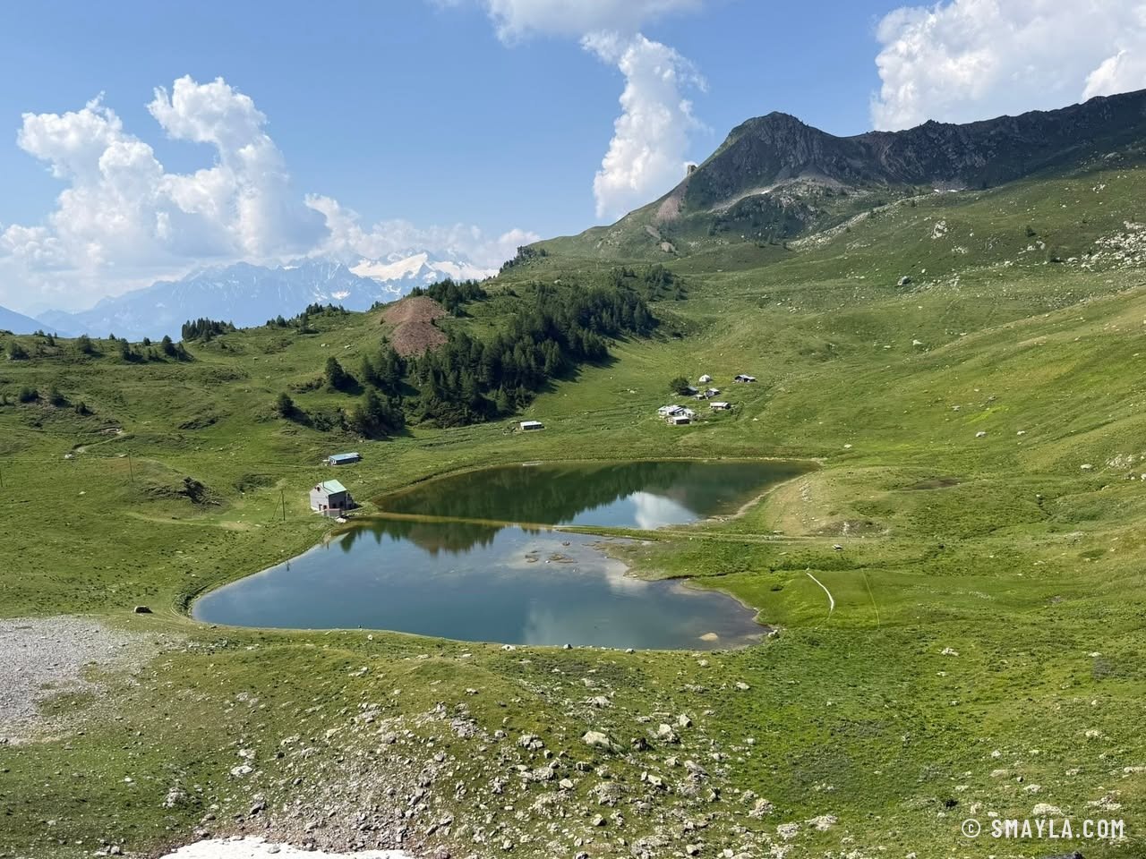 Petit lac dans l'alpage