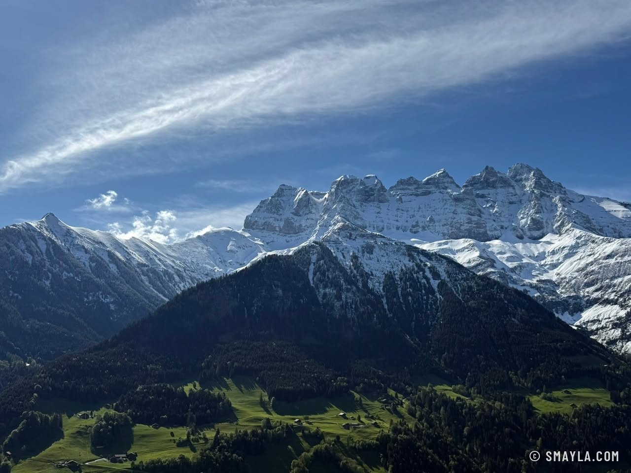Dents du Midi poudrées de neige fraîche