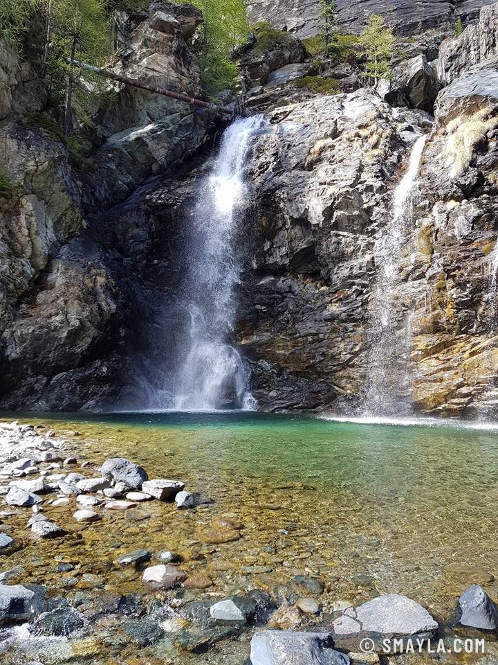 Chute d'eau sur les dalles