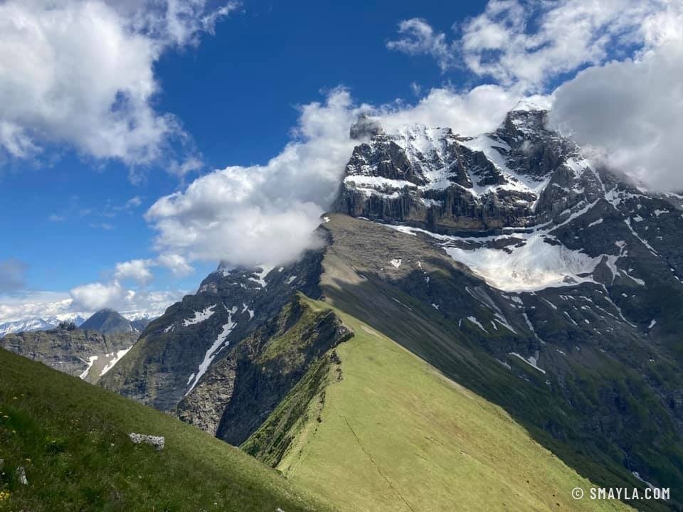 Les Dents du Midi dans les nuages