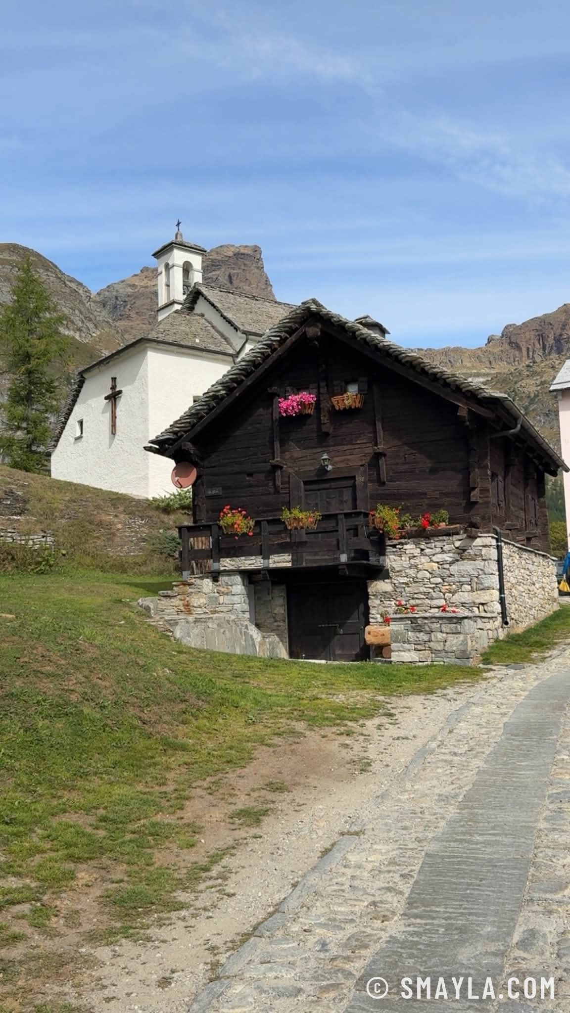 Chapelle et chalet de bois