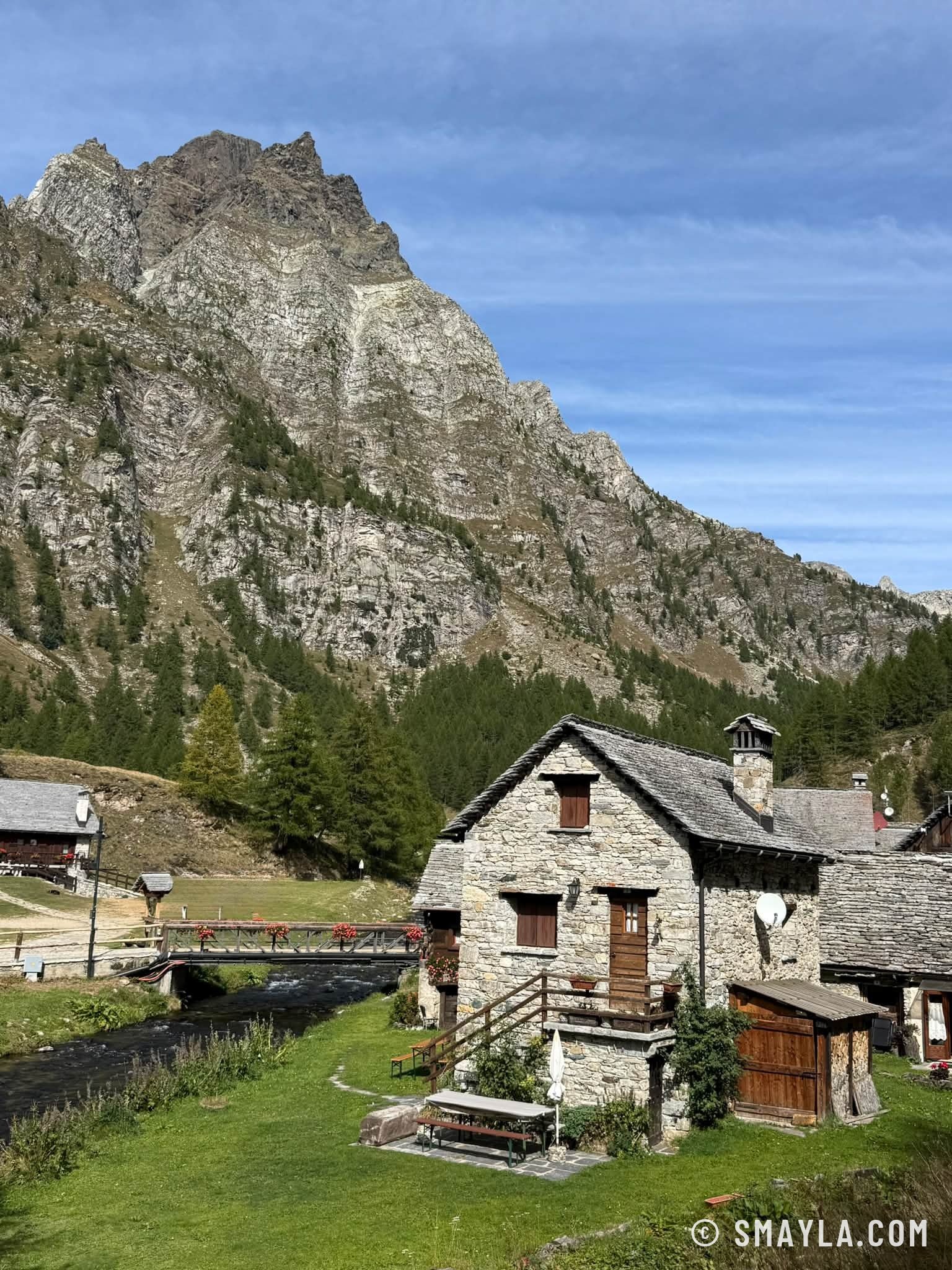 Hameau sous les sommets