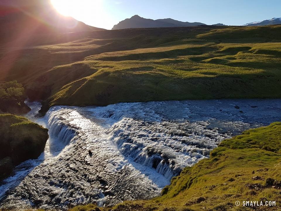Stromschnellen der Skógá in der Sonne