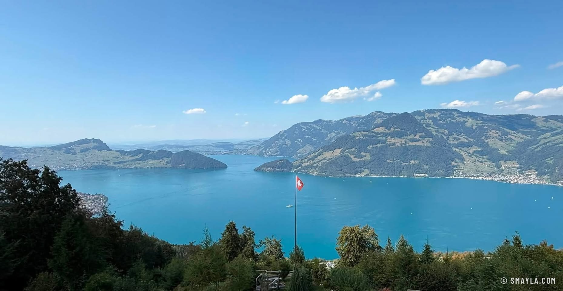 Bras du lac et montagnes