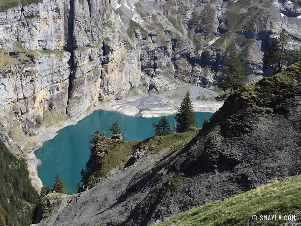 Der See am Fuss der Felswände