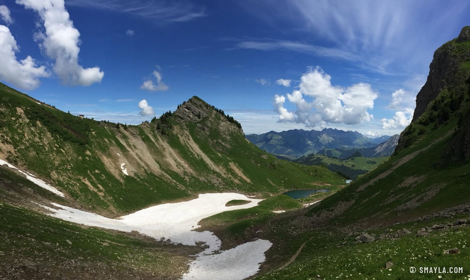 Combe et névés sous les crêtes