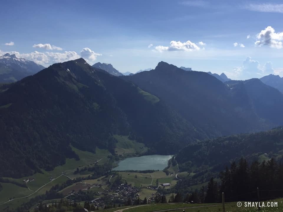 Petit lac au fond de la vallée