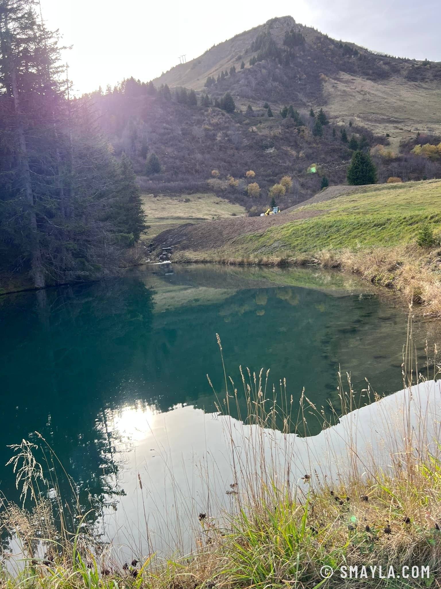 Lac dans la lumière du soir