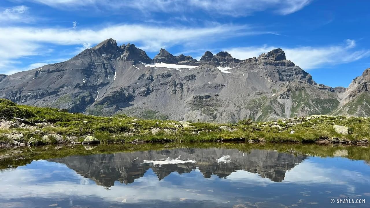 Reflet des sommets dans un lac