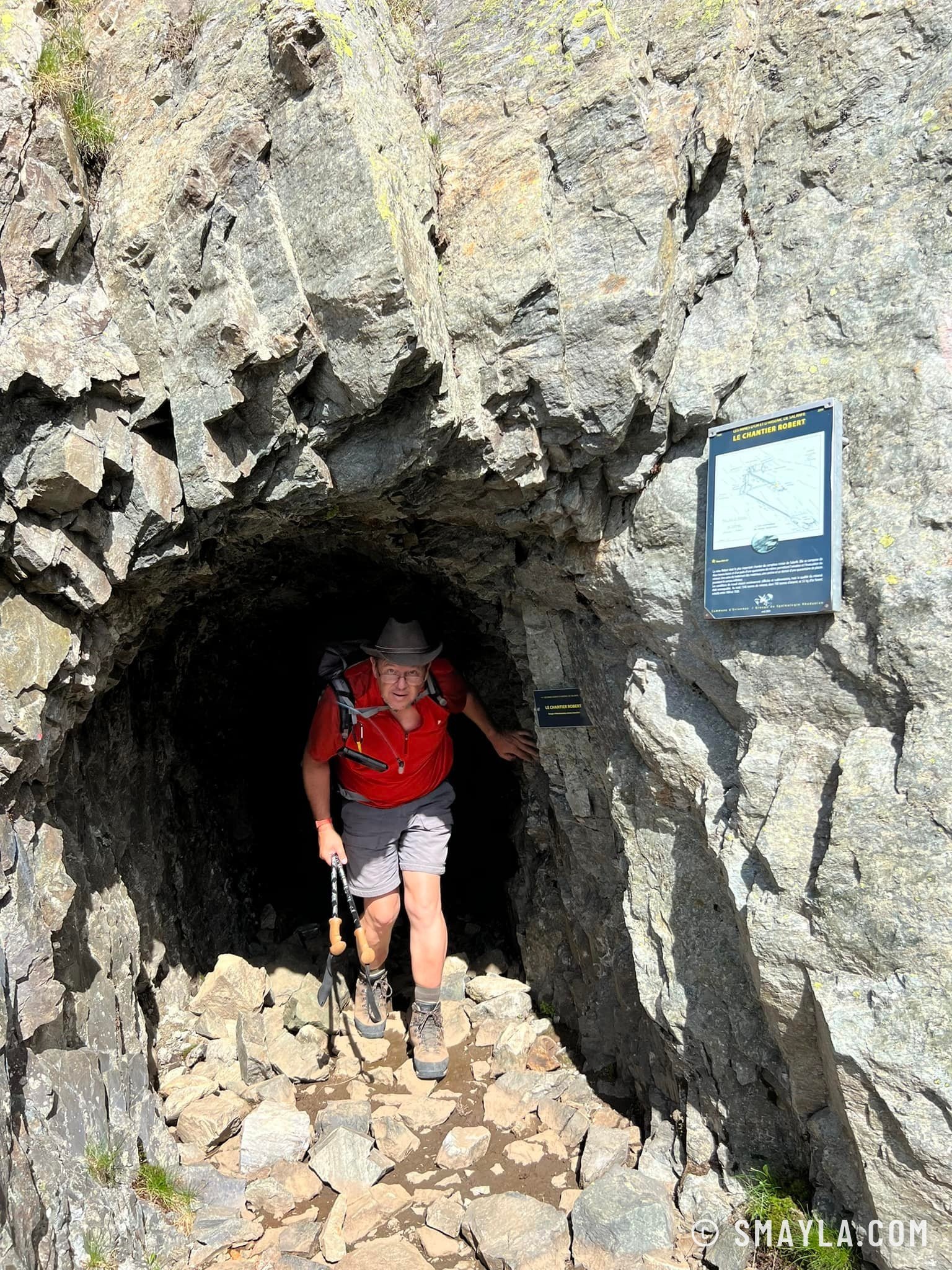 Galerie creusée dans la roche