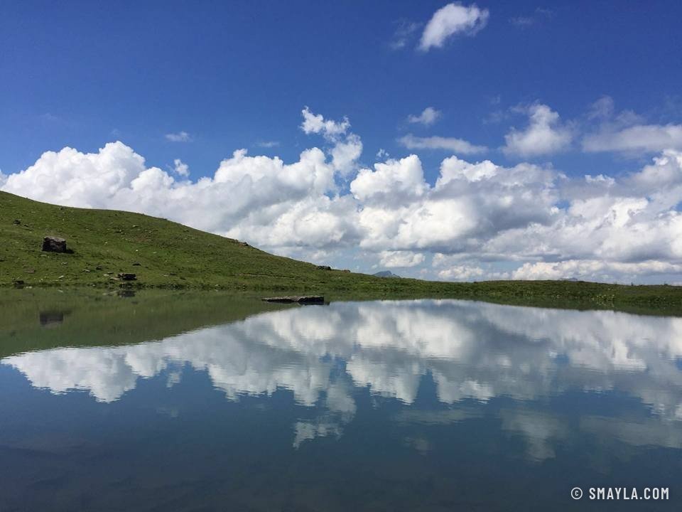 Nuages doublés dans l'eau