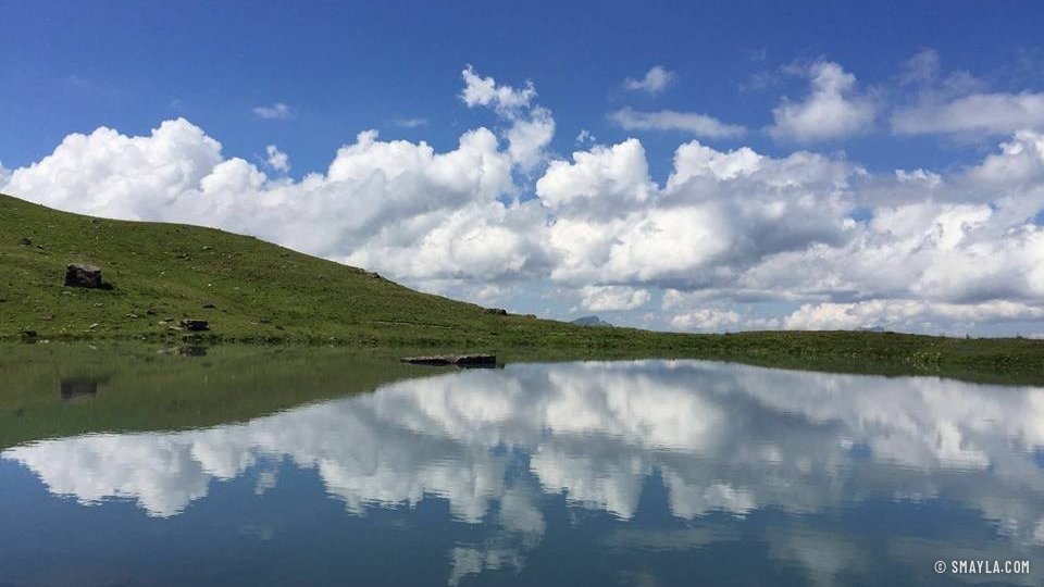 Nuages doublés dans l'eau