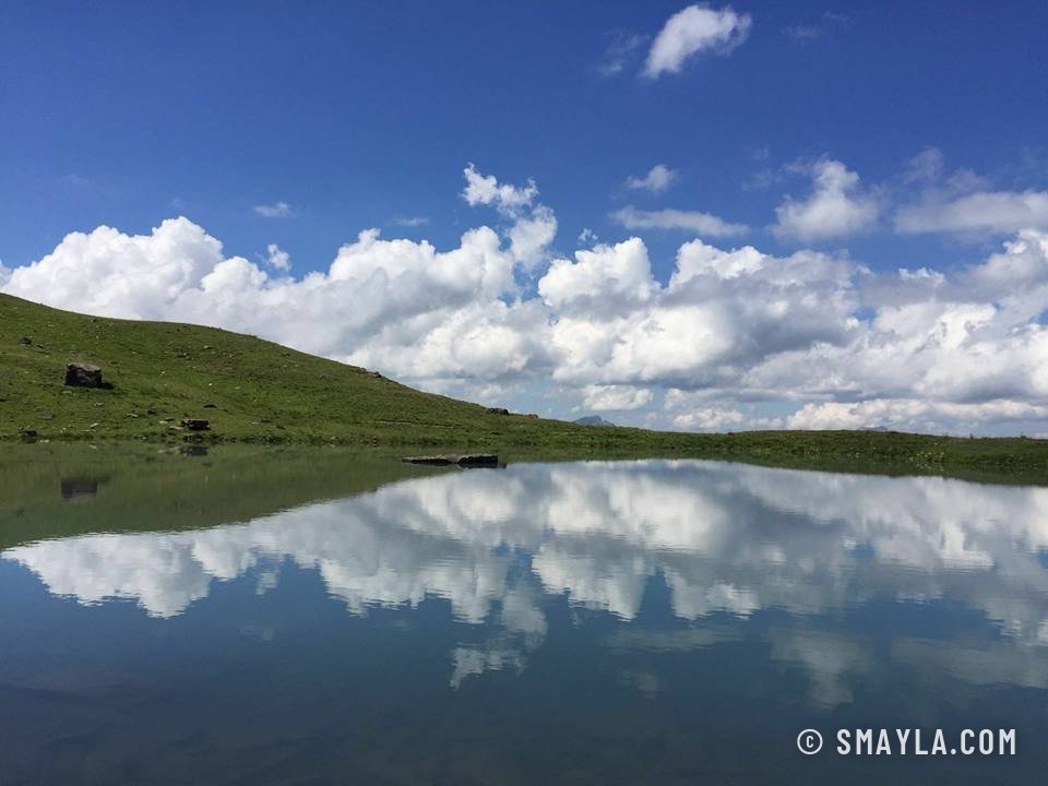 Nuages doublés dans l'eau