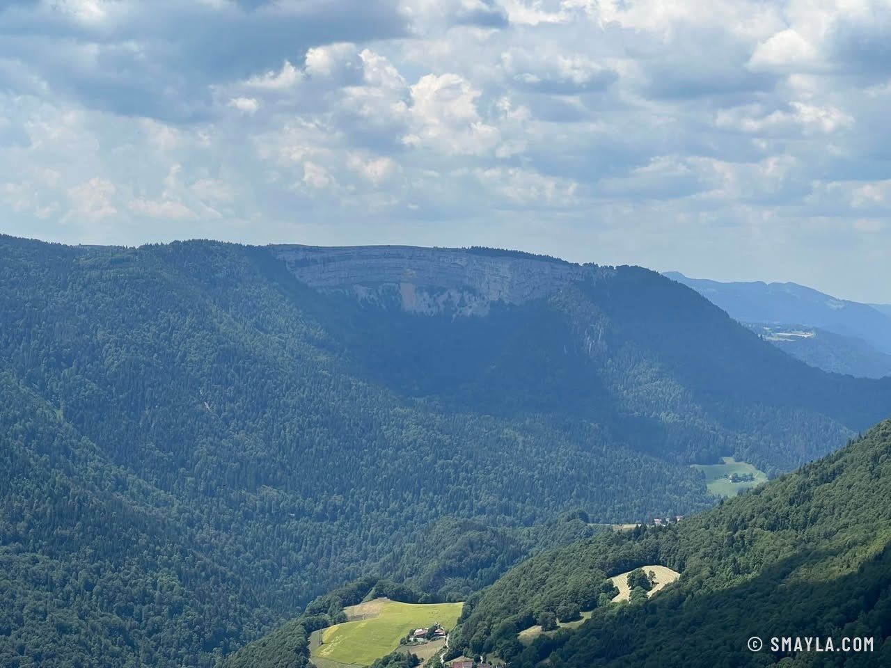 Le Creux du Van vu d'en face