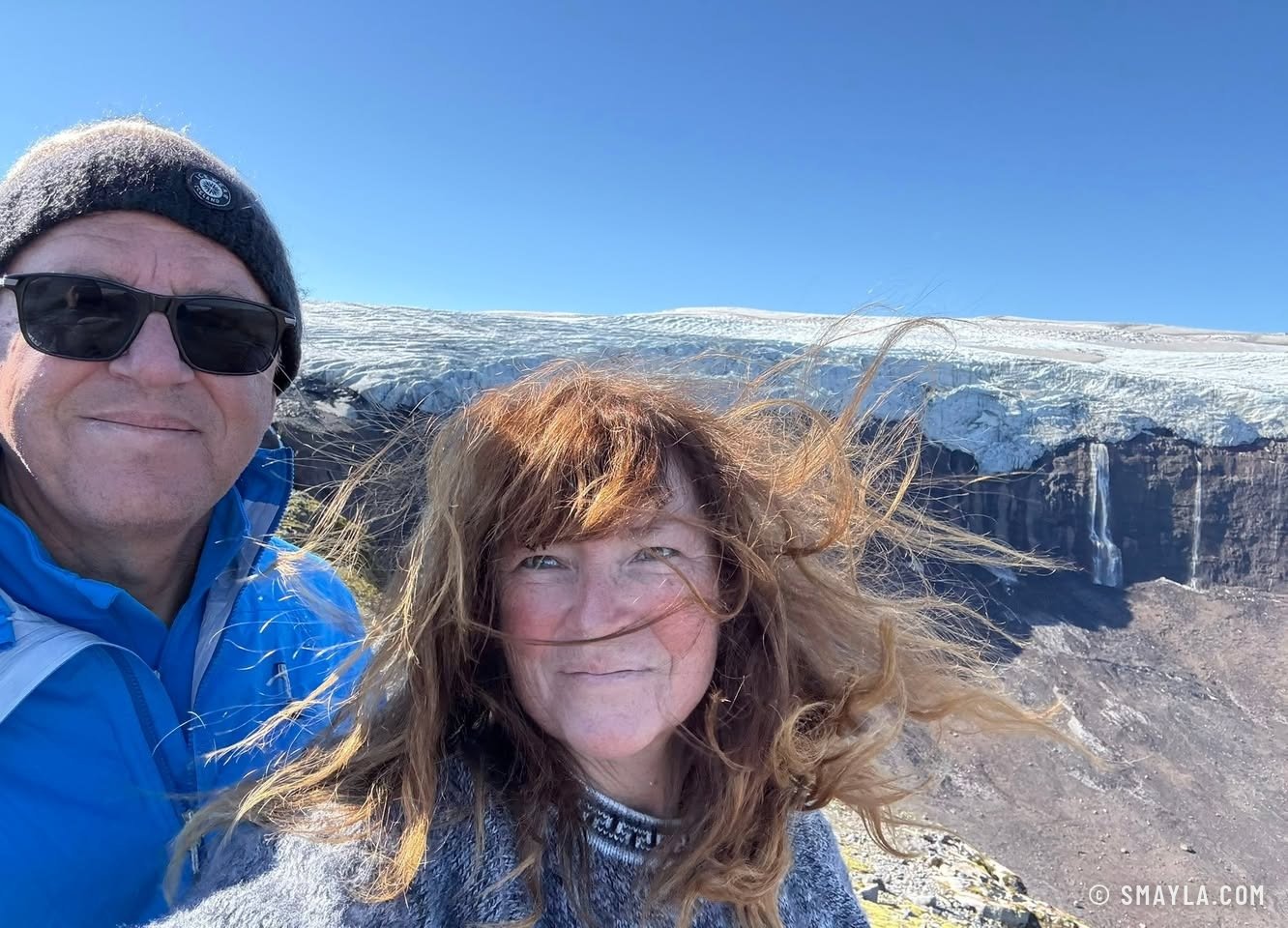 Emmanuelle et Christian face au glacier