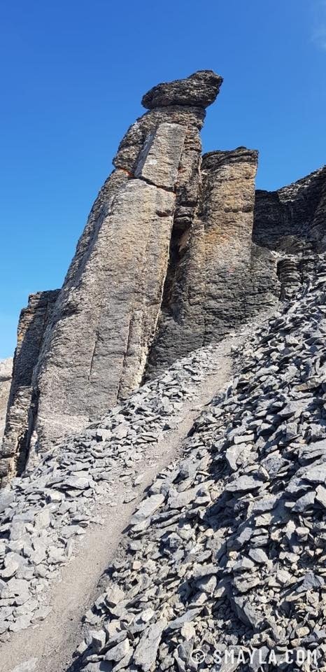 Aiguille rocheuse avant le col des Paresseux